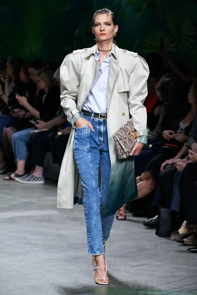 Look 11